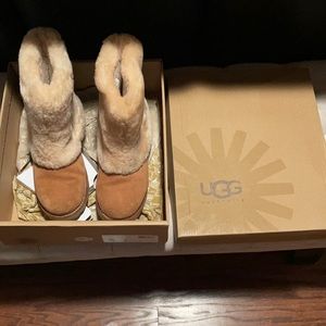 Ugg’s!!!! Perfect winter time boot!!! Worn 1x